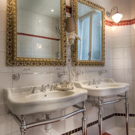 Western Premier Trocadero La Tour Hotel 4*