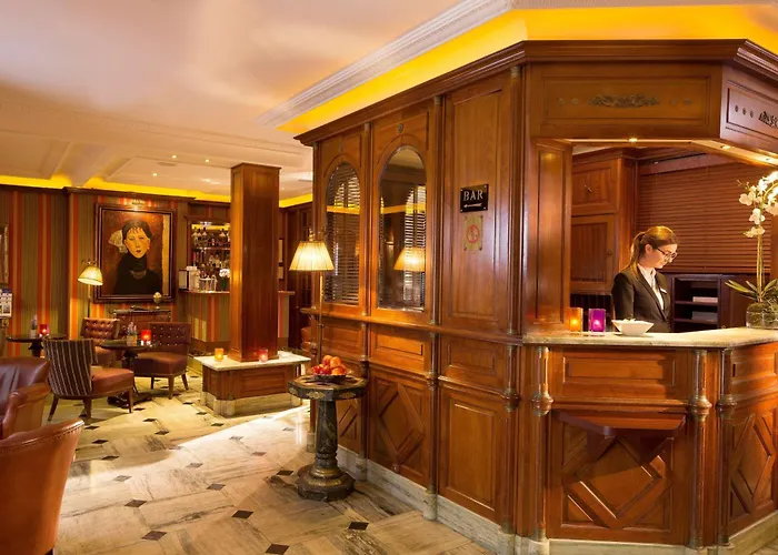 Western Premier Trocadero La Tour